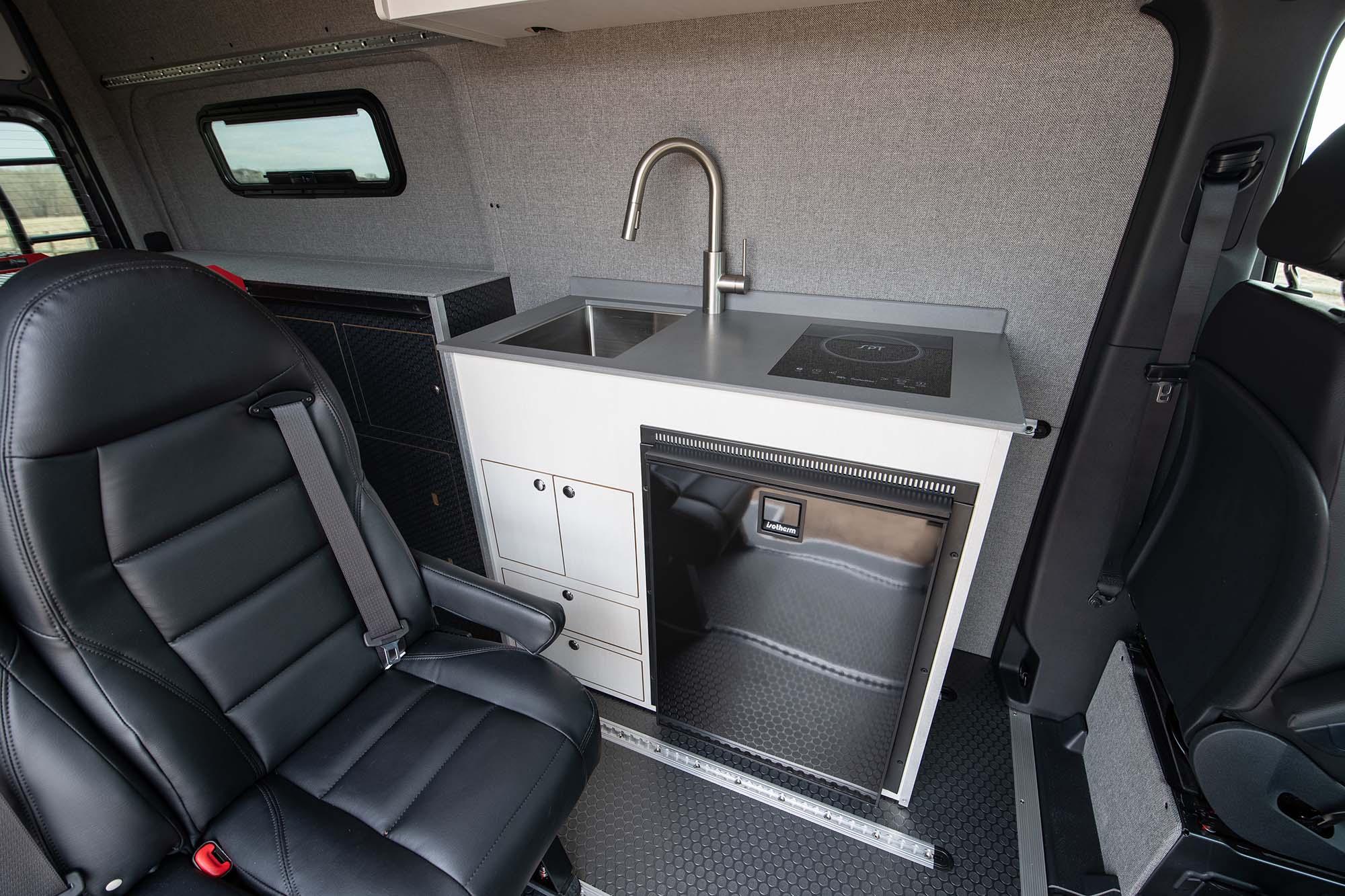 Classic 144 camper van — Mercedes-Benz Sprinter 144", photo 9