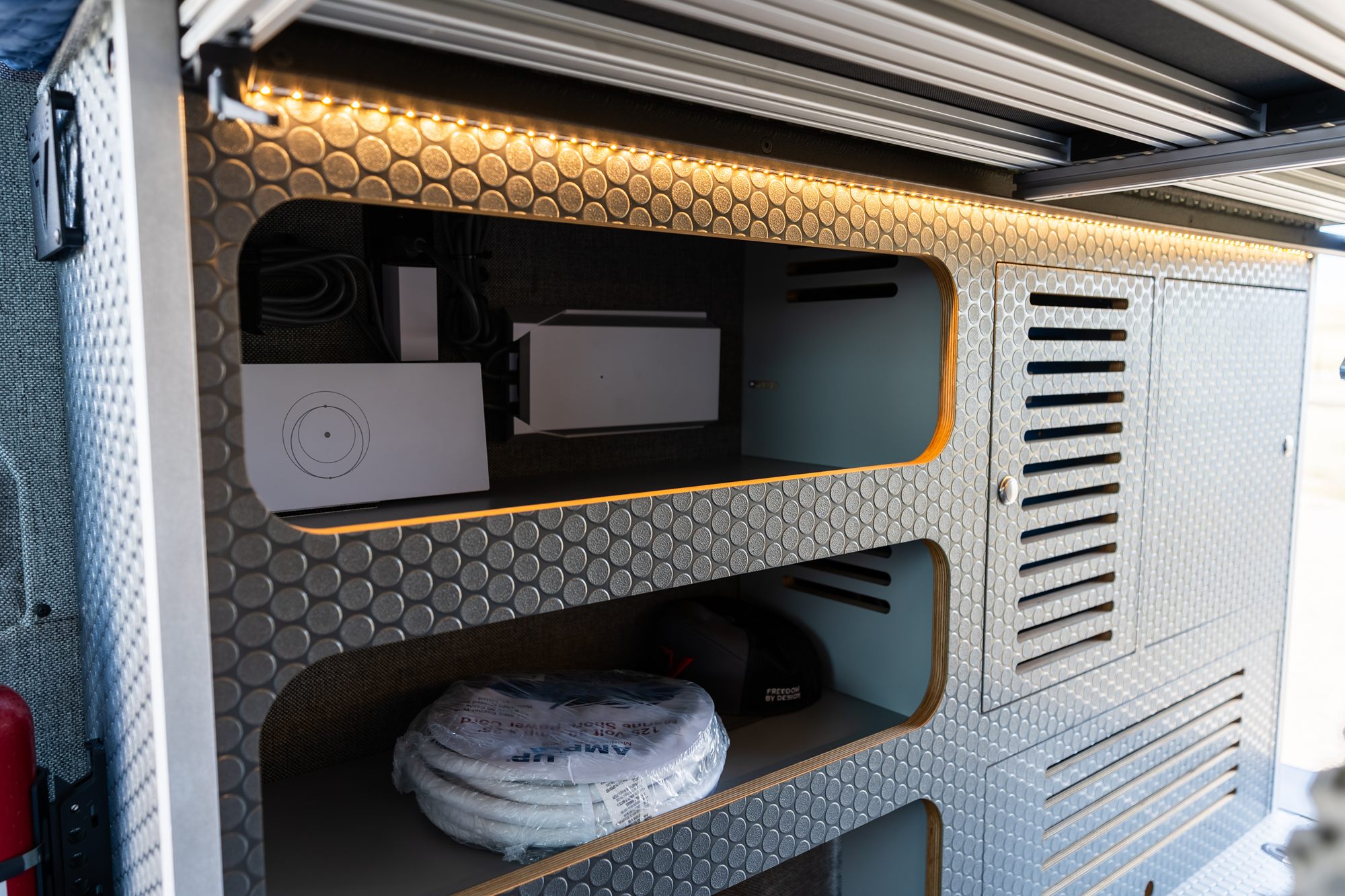 Classic 148 camper van — Ford Transit 148", photo 25