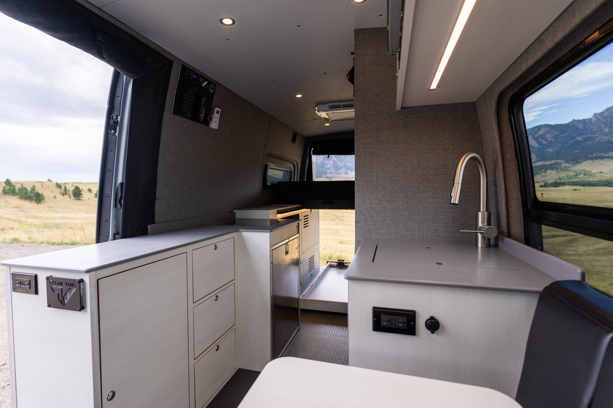 Ultra 170 camper van — Mercedes-Benz Sprinter 170", photo 4